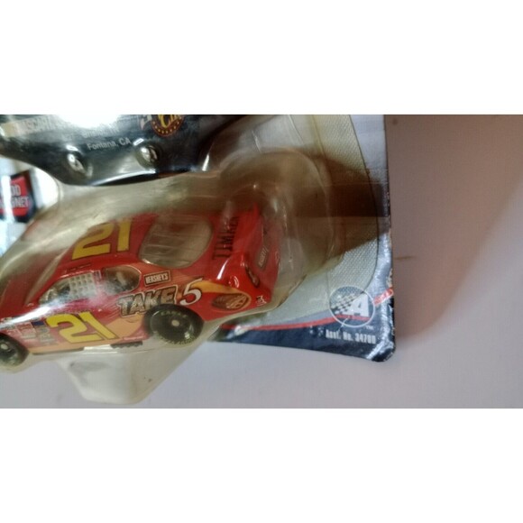 Kevin Harvick #21 Winner's Circle Take 5 with Hood Magnet 1:64 Diecast Model - Picture 4 of 6